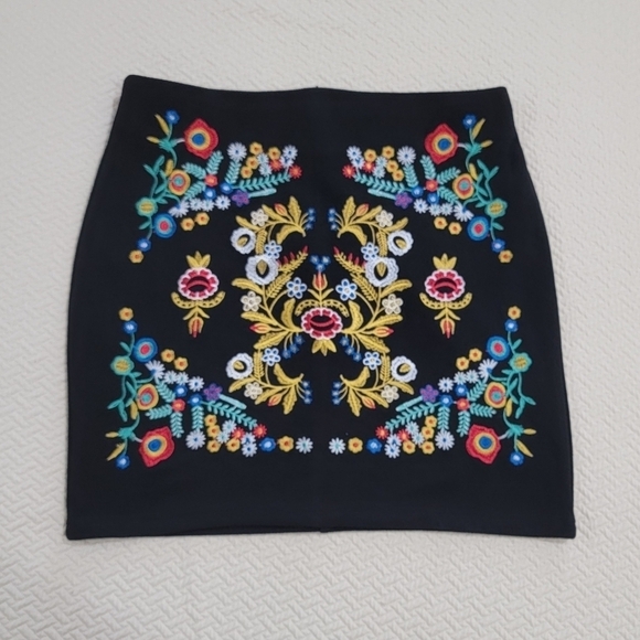 Shein Black Mini Skirt Size Small High Waist Colorful Embroidery - Picture 10 of 14